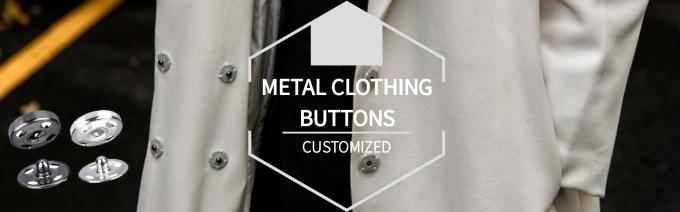 botões da roupa do metal